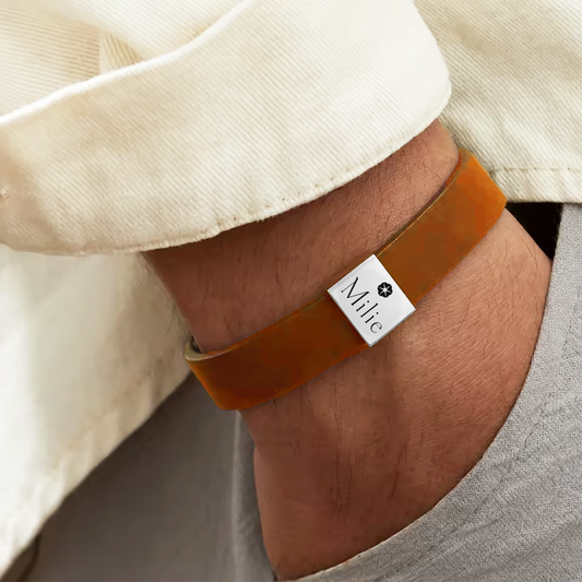 Pulseira Minimalista de Couro Personalizada com Placa em Aço Inox Premium