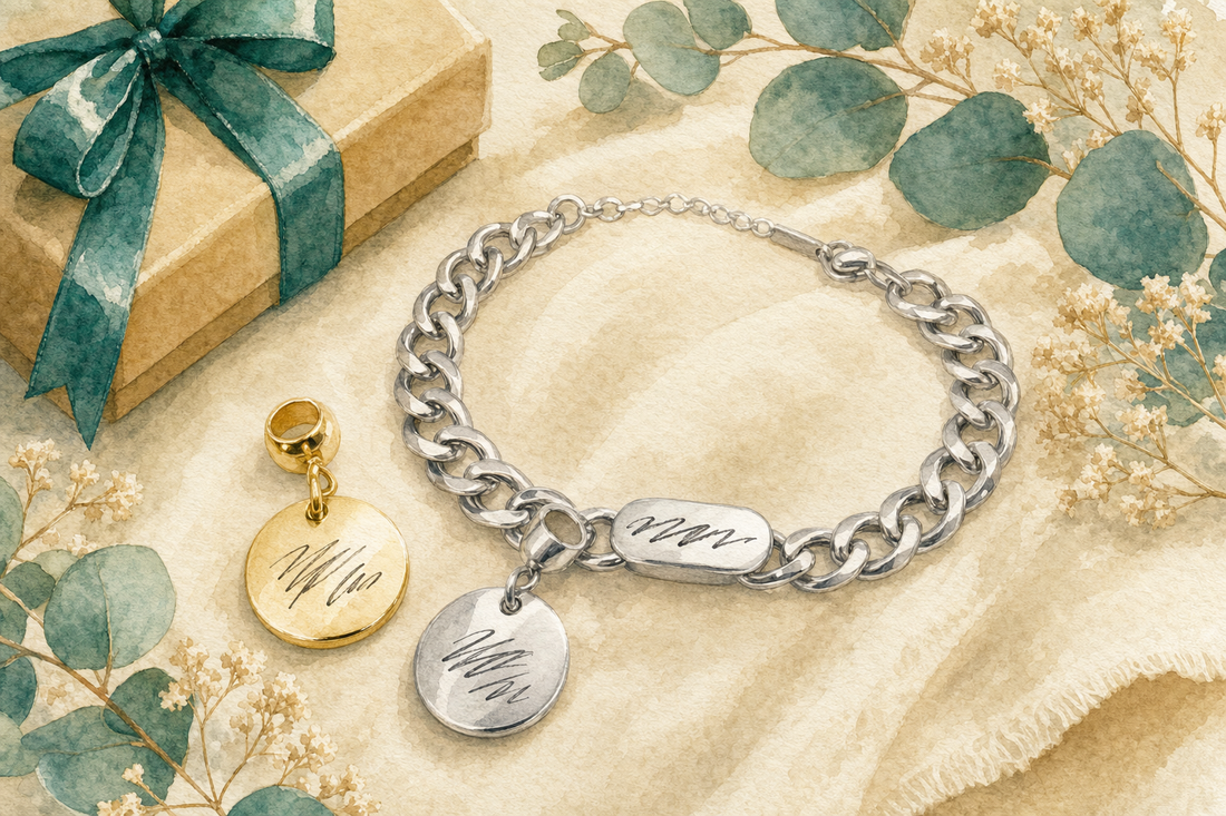 Pulseira de elos cubanos em aço inox com berloques charm redondos personalizados, um dourado e um prateado