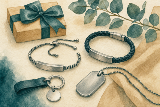 Joias masculinas personalizadas da Milie para presente de Dia dos Pais: pulseira de aço inox, pulseira de couro, colar estilo militar e chaveiro, ilustração em aquarela