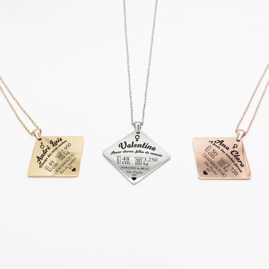 Colar com Pingente Quadrado Dados do Nascimento do Bebê Personalizado em Aço Inox Premium