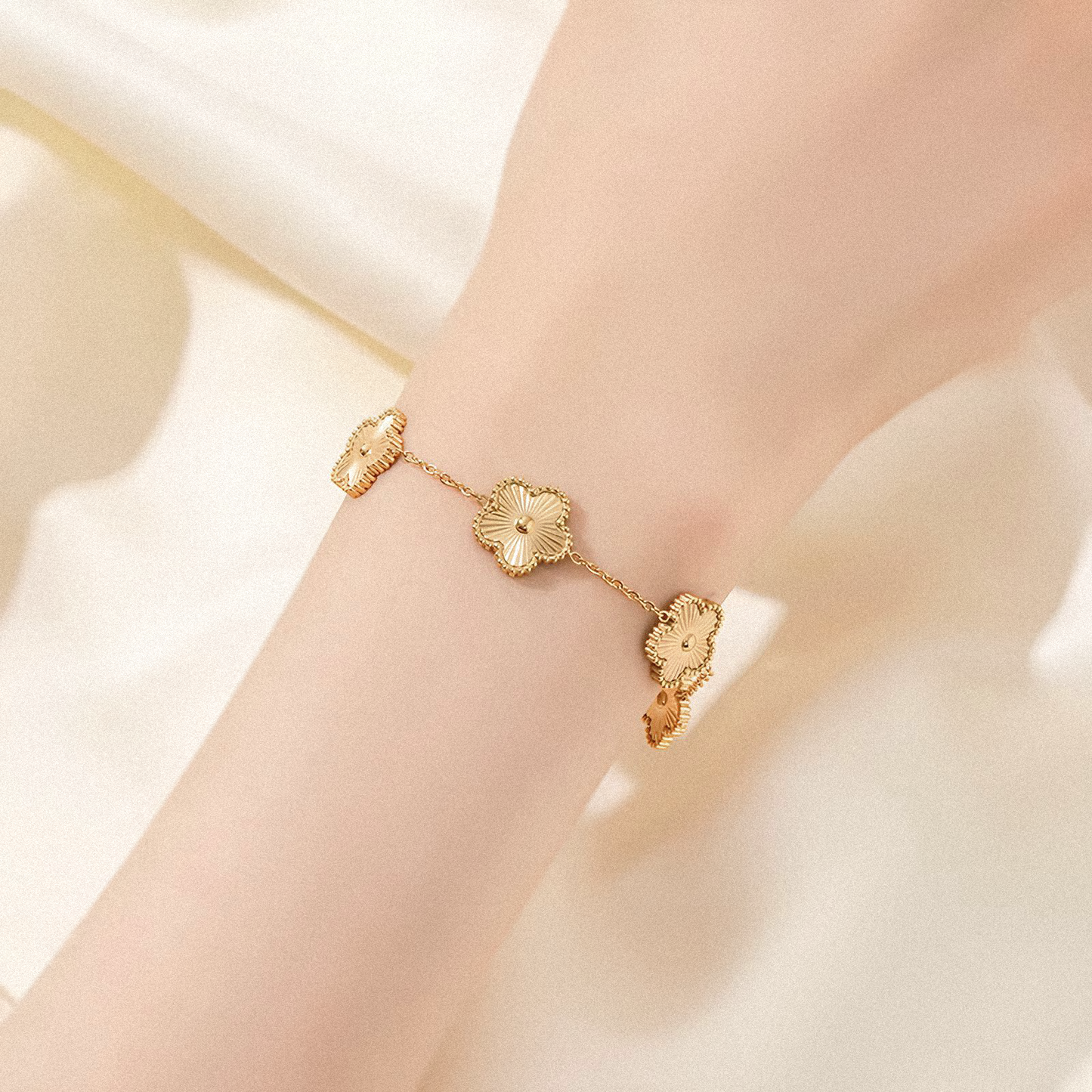 Pulseira Trevo Shine em Ouro 18k