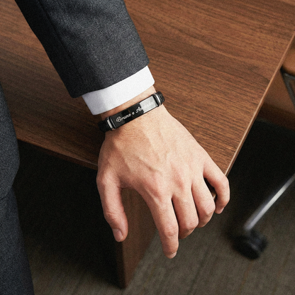 Pulseira de Couro Trançado Personalizada com Nome ou Frase em Aço Inox Premium