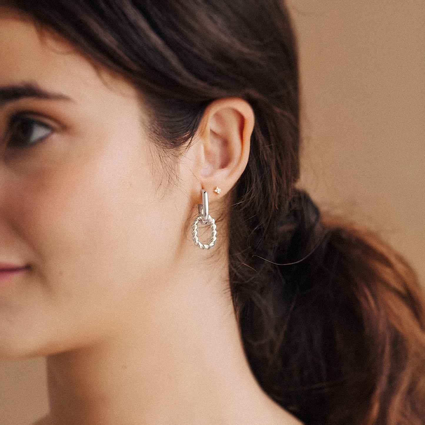 Brincos Duo Loop com Elos Entrelaçados em Ouro 18k ou Prata