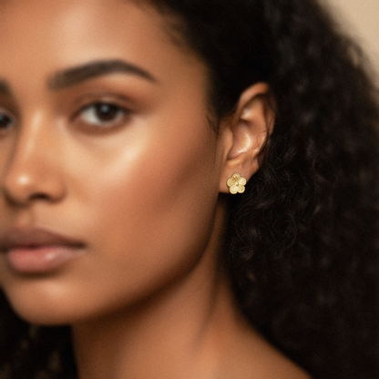 Brincos Trevo Shine em Ouro 18k